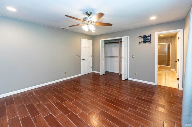 Building Photo - 7122 Woods Dr