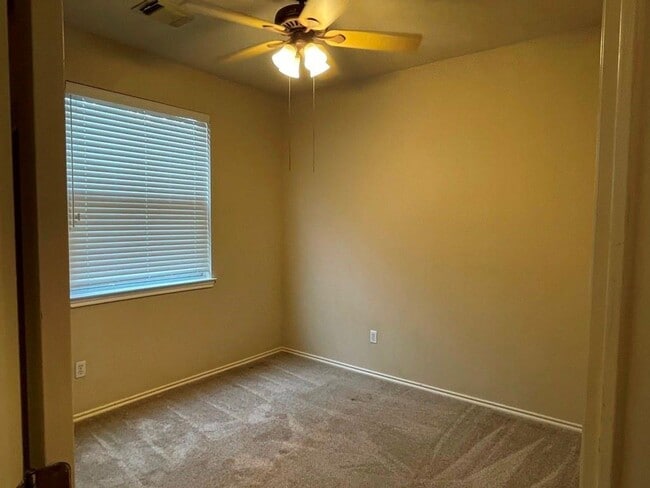 Building Photo - Spacious open floor plan with this desirab...