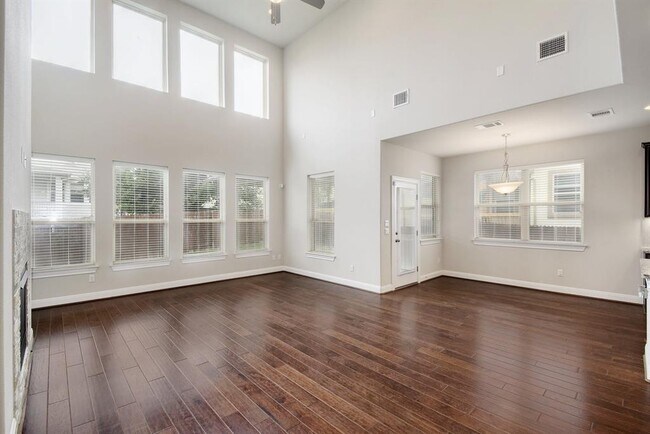 Building Photo - 5644 Siragusa Dr