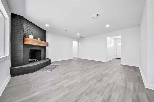 Building Photo - 3206 White Sail