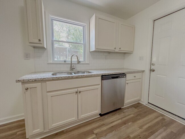 Building Photo - Modern 2BR/1.5BA Property with Renovated Interior and Unique Bonus Spaces