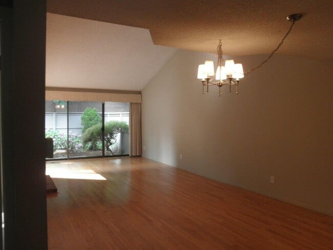 Building Photo - 3BED/3BATH Townhome in Wood Creek Communit...