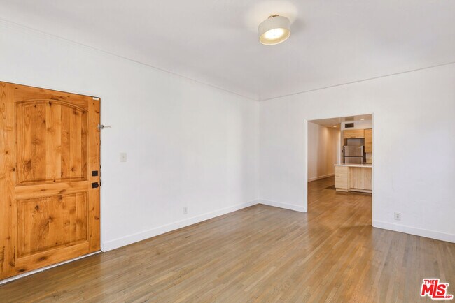 Building Photo - 3429 Edgehill Dr