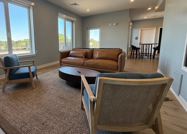 Building Photo - 500 Talbot Ave