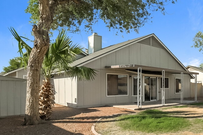 Building Photo - 677 W Shawnee Dr