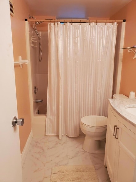 Building Photo - 330 NE 26th Ave