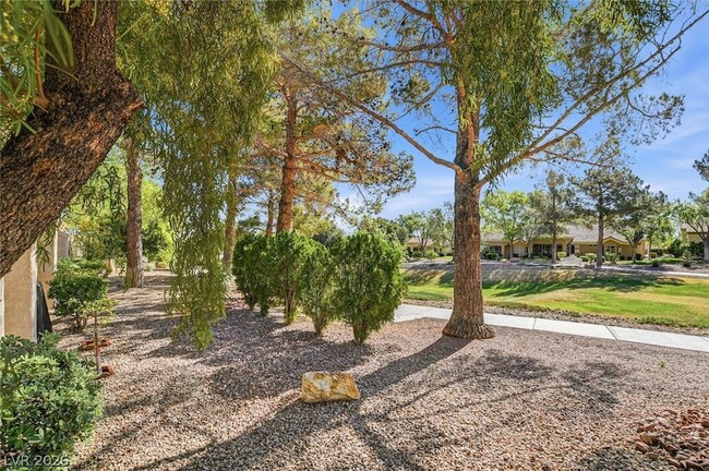 Building Photo - 2628 Highvale Dr