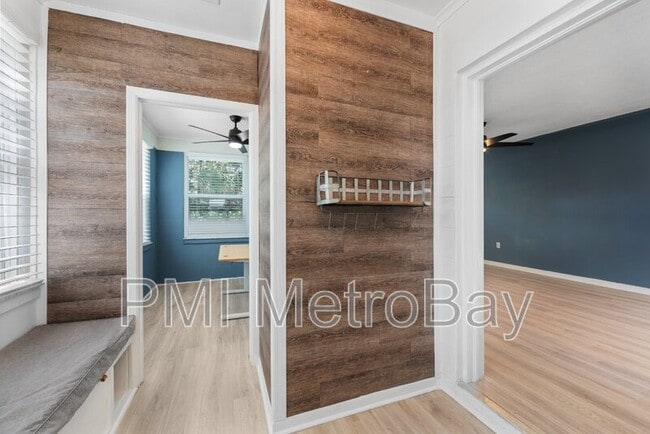 Building Photo - 4939 Woodland Dr