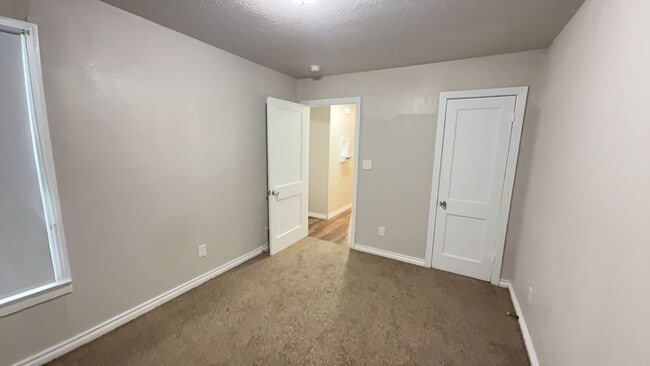 Building Photo - Updated 3-bedroom house with HUGE YARD!! $500 off 1st Month’s Rent!!