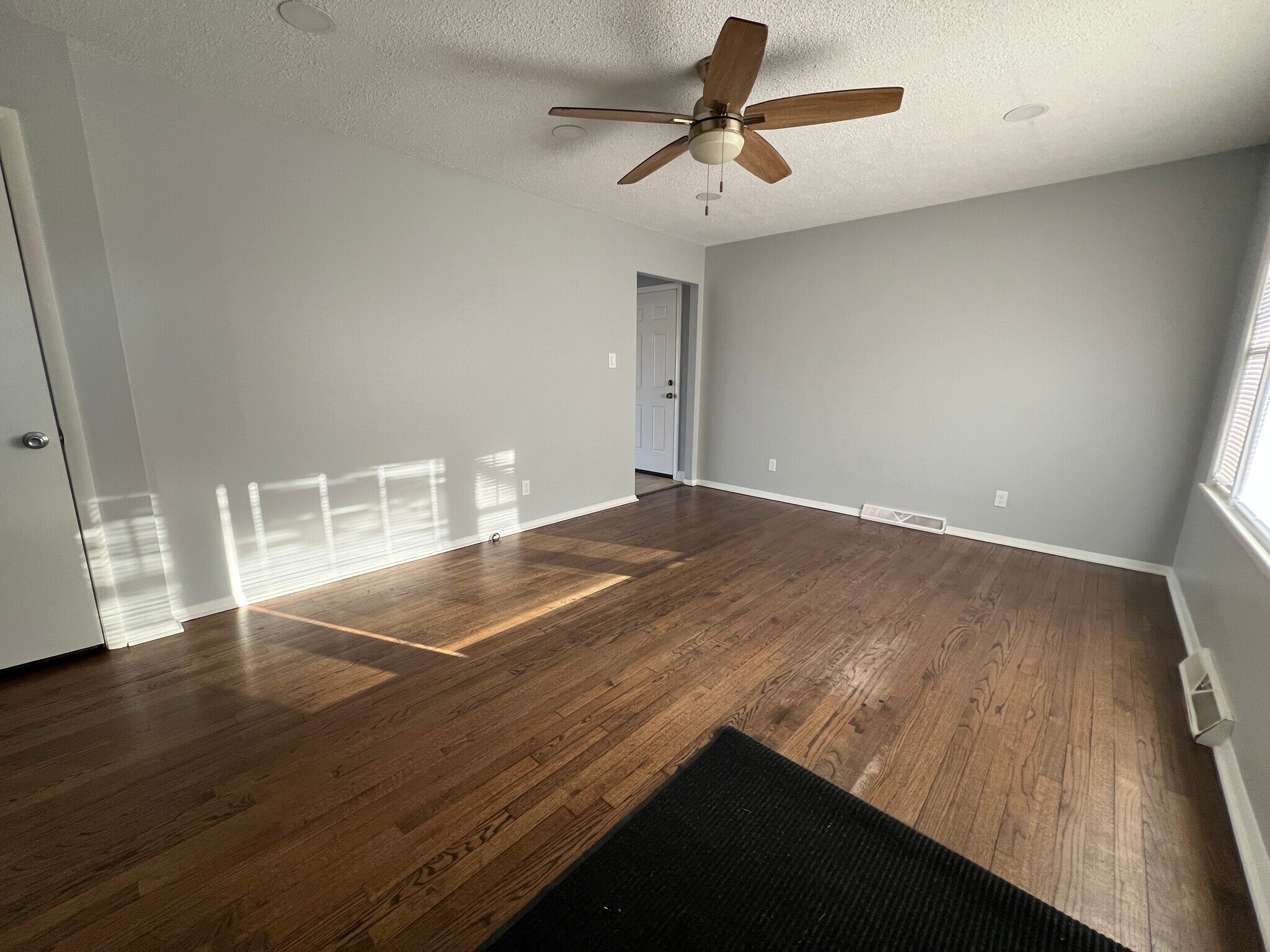 Living room - 18909 Lorenz Ave