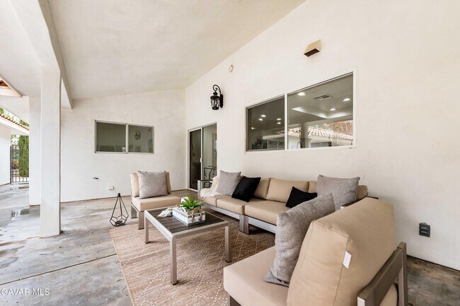 Building Photo - 41901 Cll Clarita