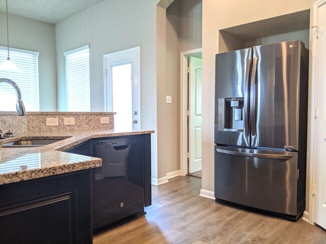 Building Photo - Available for Immediate Move-in! Wonderful Single Family Home in Siena!