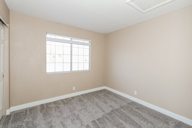 Building Photo - 925 Sunnyfield Way