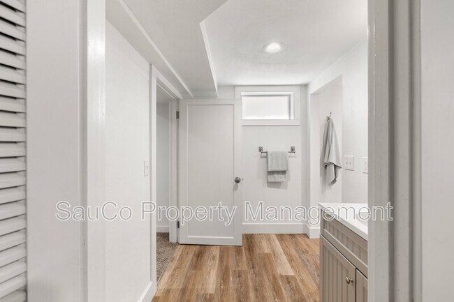 Building Photo - 6123 NE 25th Ave