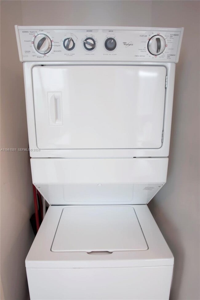 Building Photo - 15811 Collins Ave