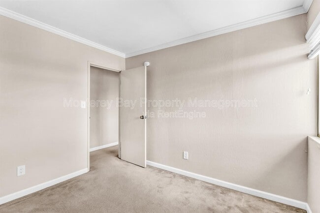 Building Photo - 3137 Seacrest Ave