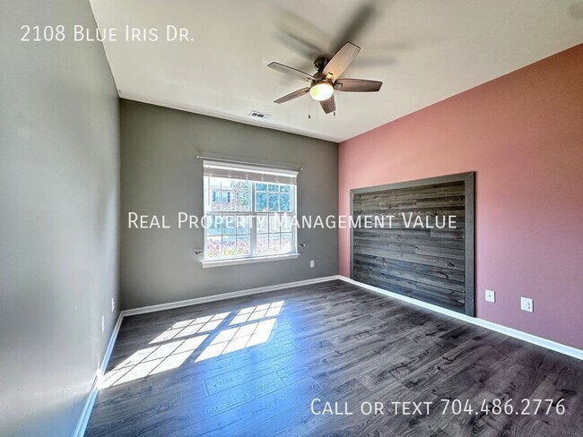Building Photo - 2108 Blue Iris Dr