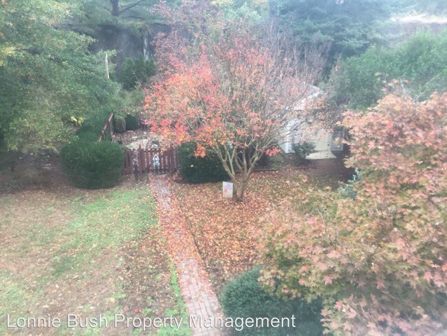 Building Photo - 4 br, 2.5 bath House - 313 Manning Lane