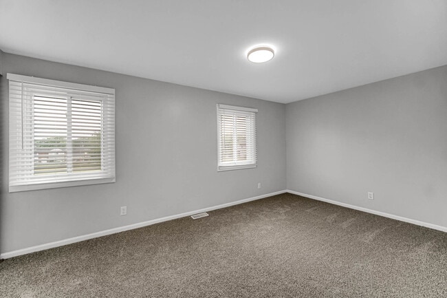 Building Photo - 451 Yorkshire Sq