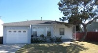 Building Photo - *Available NOW  in Lakewood!*