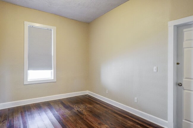 Building Photo - COMING SOON: 3 Bedroom 1.5 Bathroom House ...
