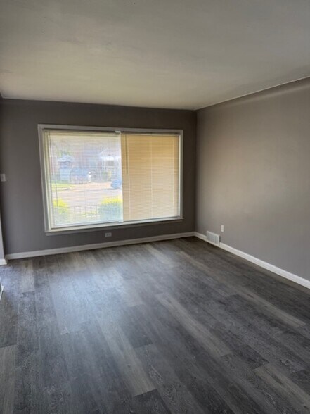 Building Photo - 15018 Seymour St