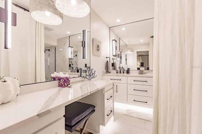 Building Photo - 1055 W Peppertree Dr