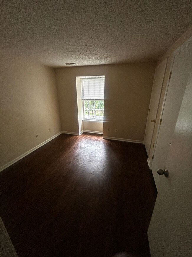 Building Photo - Freshly Renovated 3BR Condo Steps from UNC...