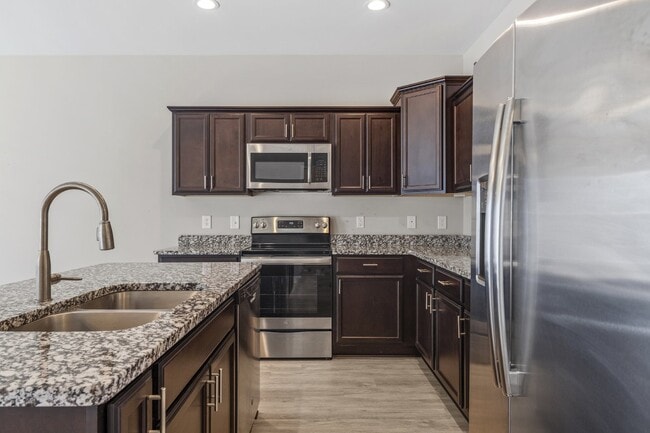 Building Photo - Stonebay Townhome