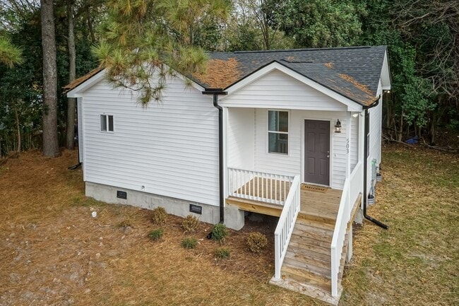 Primary Photo - BEAUTIFUL Two Bedroom Home!