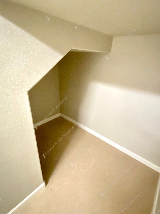 Building Photo - Stunning 2 BR home in Northwest Crossing