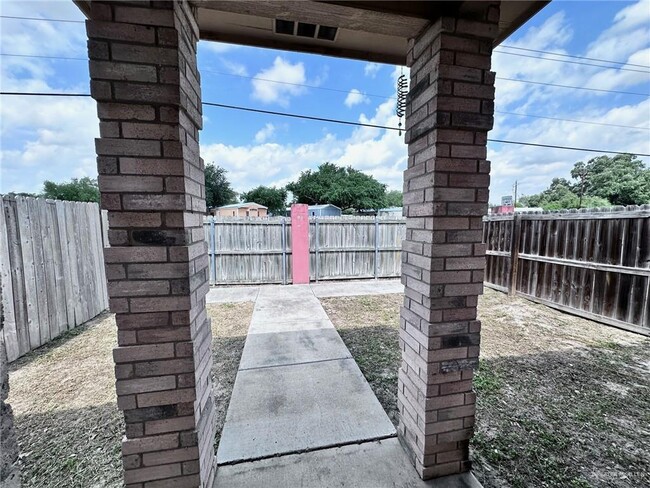 Building Photo - 1613 Phoenix St