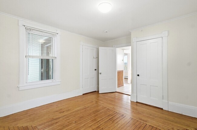 Building Photo - 223 School St