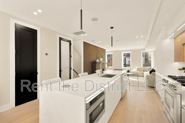 Building Photo - 1365 Perry Pl NW