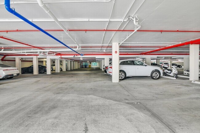 Building Photo - 100 SE 5th Ave