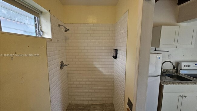 Building Photo - 1836 Roosevelt St