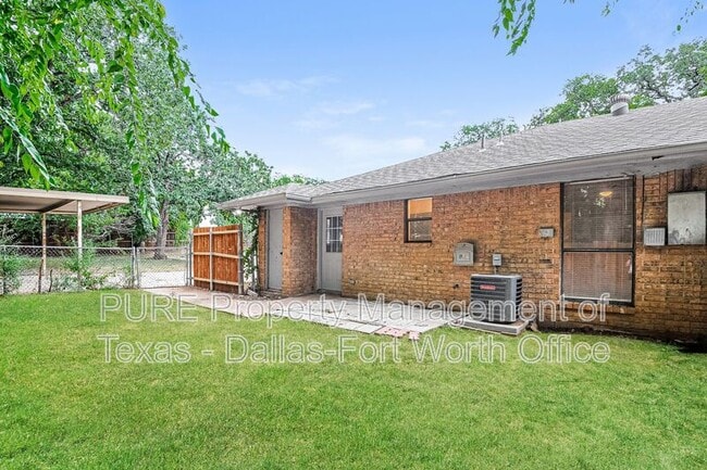 Building Photo - 7527 Windhaven Rd