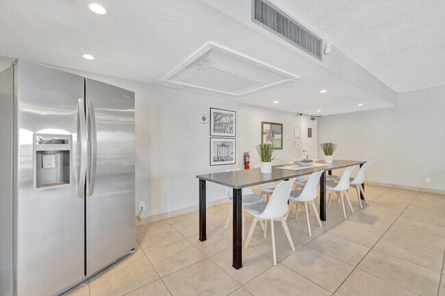 Building Photo - 550 Bayshore Dr