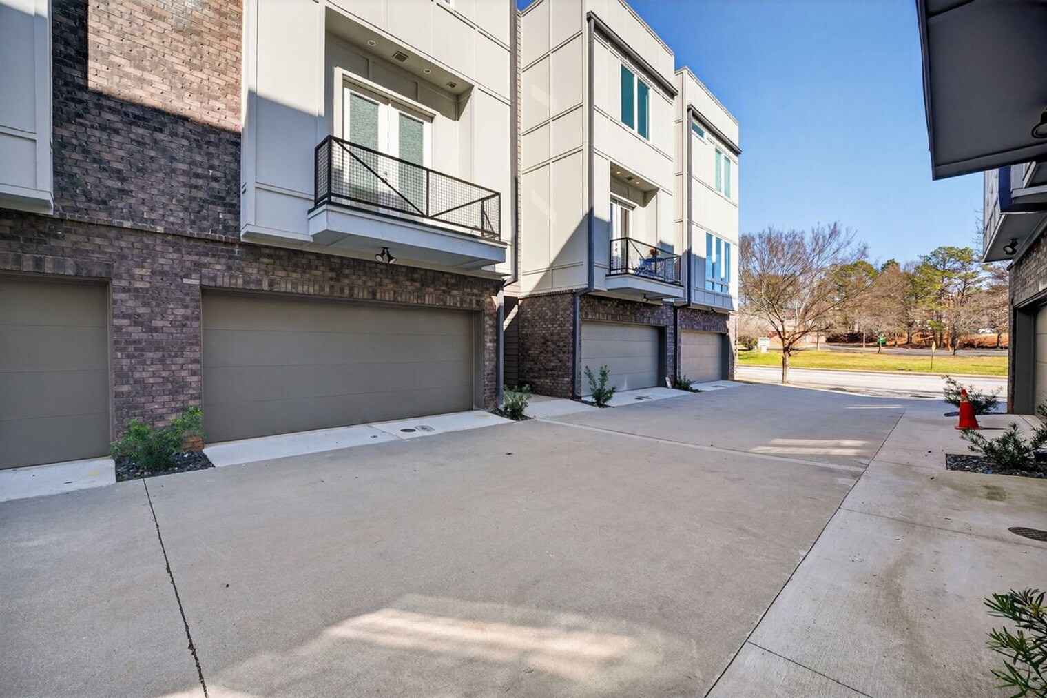 Building Photo - 1680 Memorial Dr SE