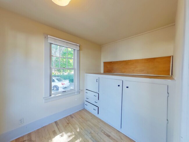 Building Photo - 243 NW 10th St