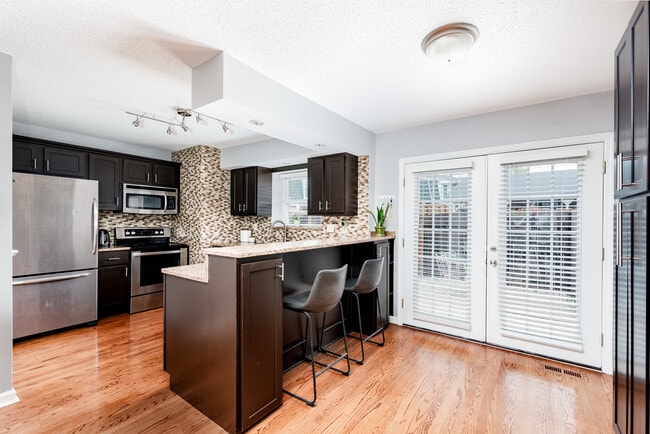Breakfast Bar / Kitchen - 4329 Chateau de Ville Dr