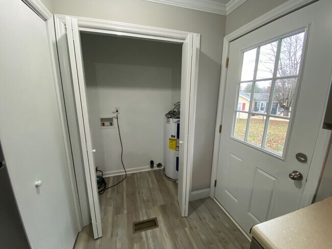 Building Photo - West AVL - Remodeled and Ready!
