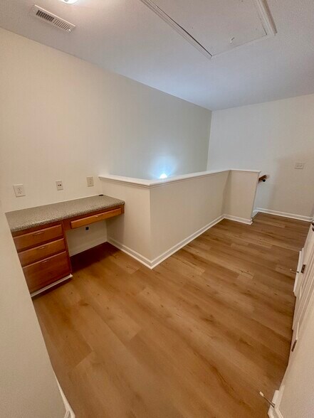 Building Photo - 119 Townview Dr