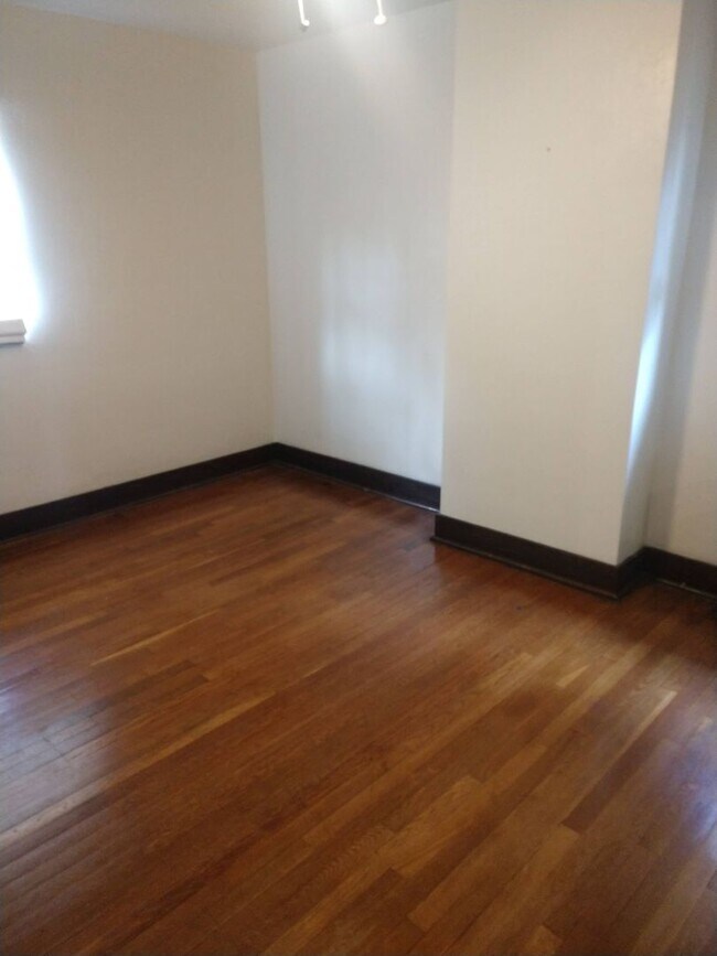 Building Photo - 239 40th St