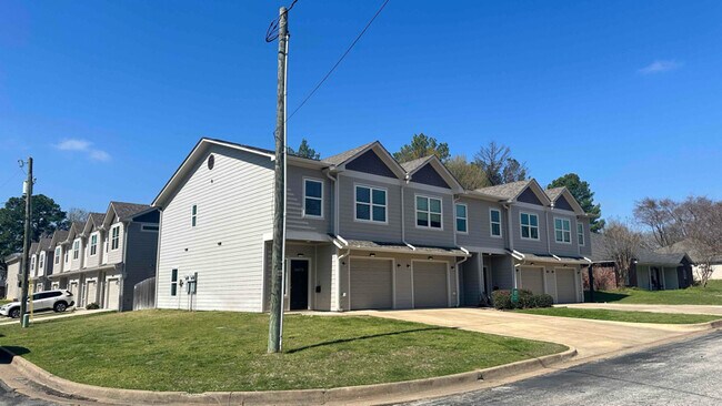 Building Photo - 16078 Echo Glen Dr