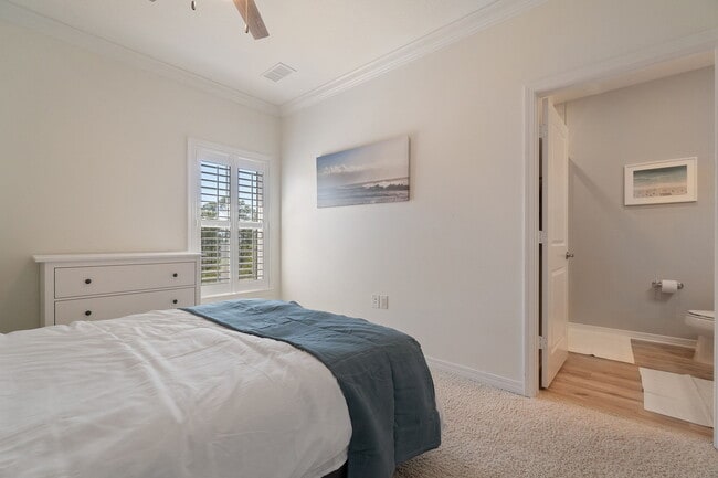 Building Photo - 6635 Carlinga Dr