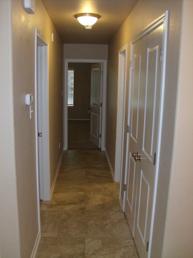 Building Photo - Gorgeous 2 bed/2 bath near Bunny Trail in ...