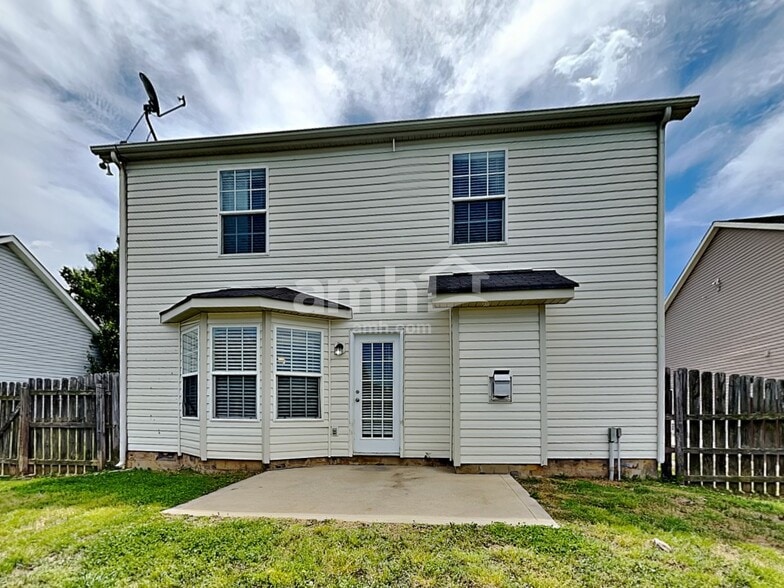 Building Photo - 1014 Holly Park Dr