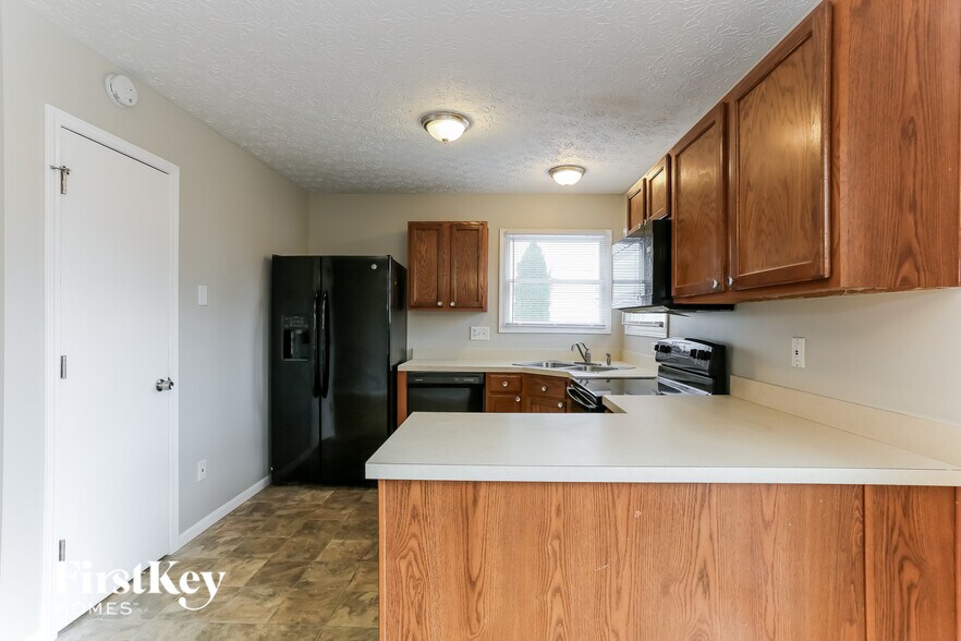 Building Photo - 5842 Rothrock Ct