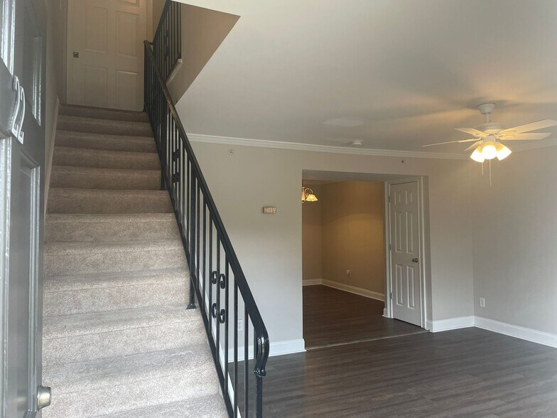 Building Photo - 22 Villa Ct SE